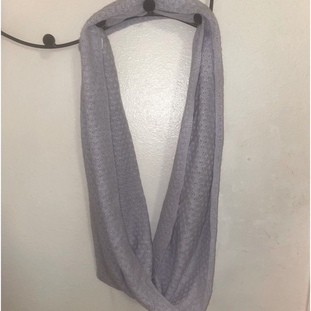 Women’s lavender infinty scarf one size